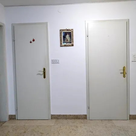 Guest house Apartsun Zgornji Brnik